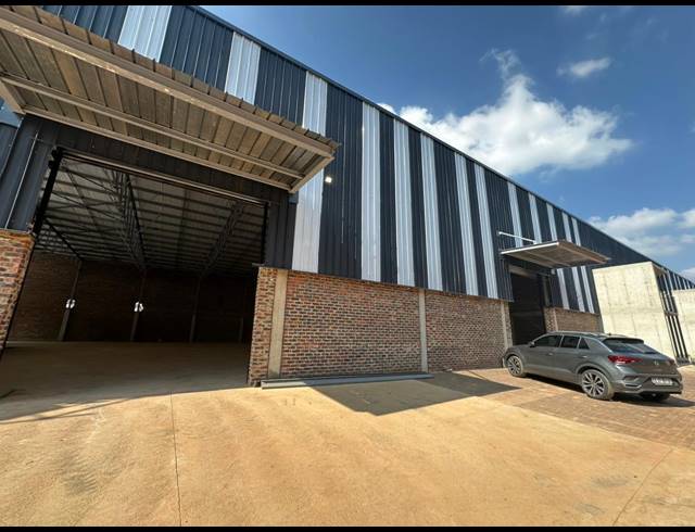 1,300M² WAREHOUSE TO LET IN LANSERIA